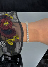 Load image into Gallery viewer, 10.00ct Lab Grown Tennis Bracelet 18k Gold VS/VVS