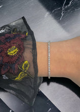 Load image into Gallery viewer, 2.00ct Lab Grown Tennis Bracelet 18k Gold VS/VVS