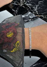 Load image into Gallery viewer, 8.00ct Lab Grown Tennis Bracelet 18k Gold VS/VVS