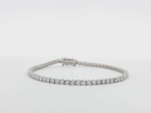 Load and play video in Gallery viewer, 4.00ct Lab Grown Four Claw Tennis Bracelet in 9k Gold

