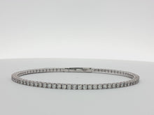 Load and play video in Gallery viewer, 2.00ct Natural Diamond Flexi Tennis Bangle in 18k Gold
